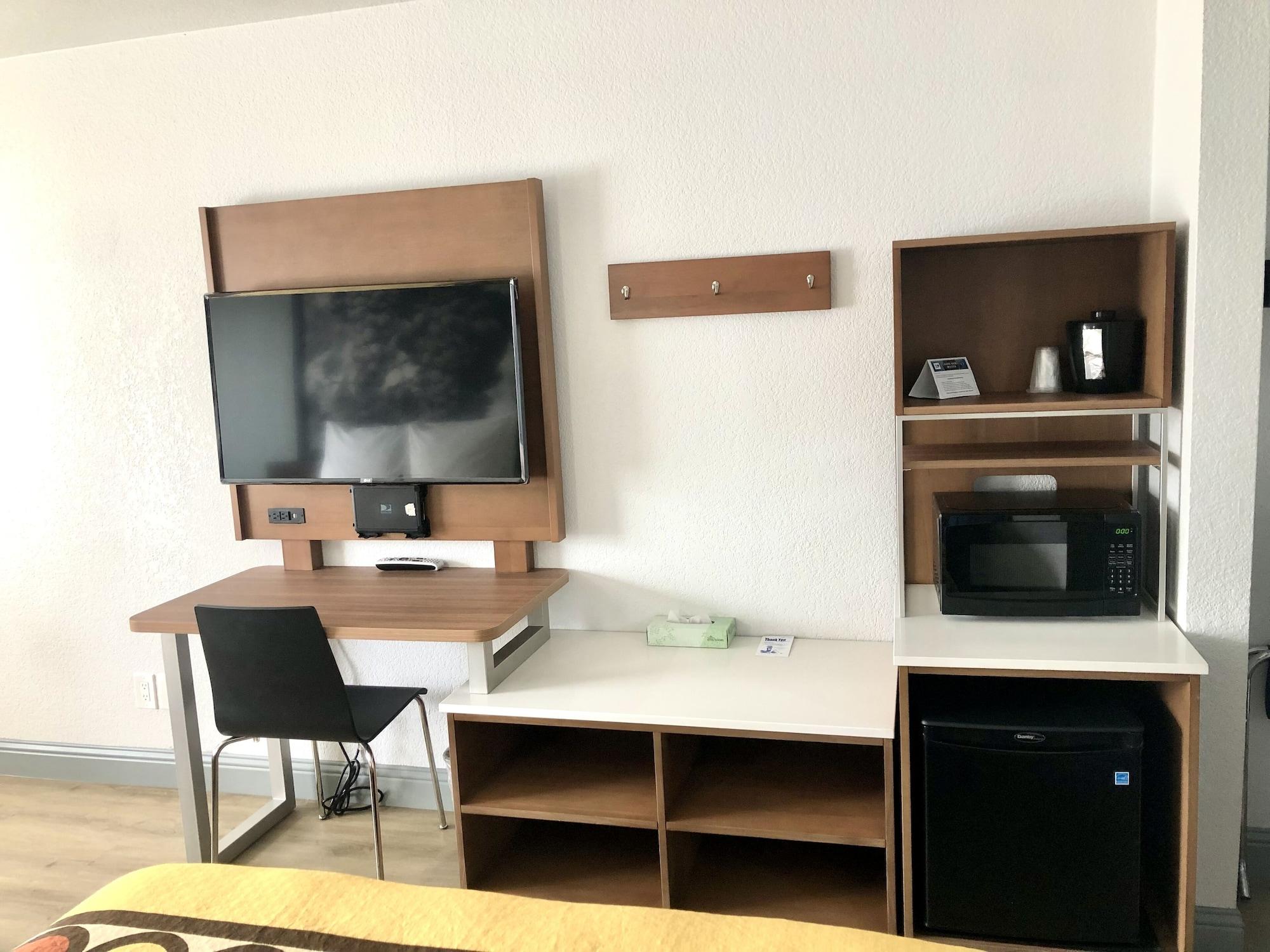 布拉格堡速8酒店 外观 照片