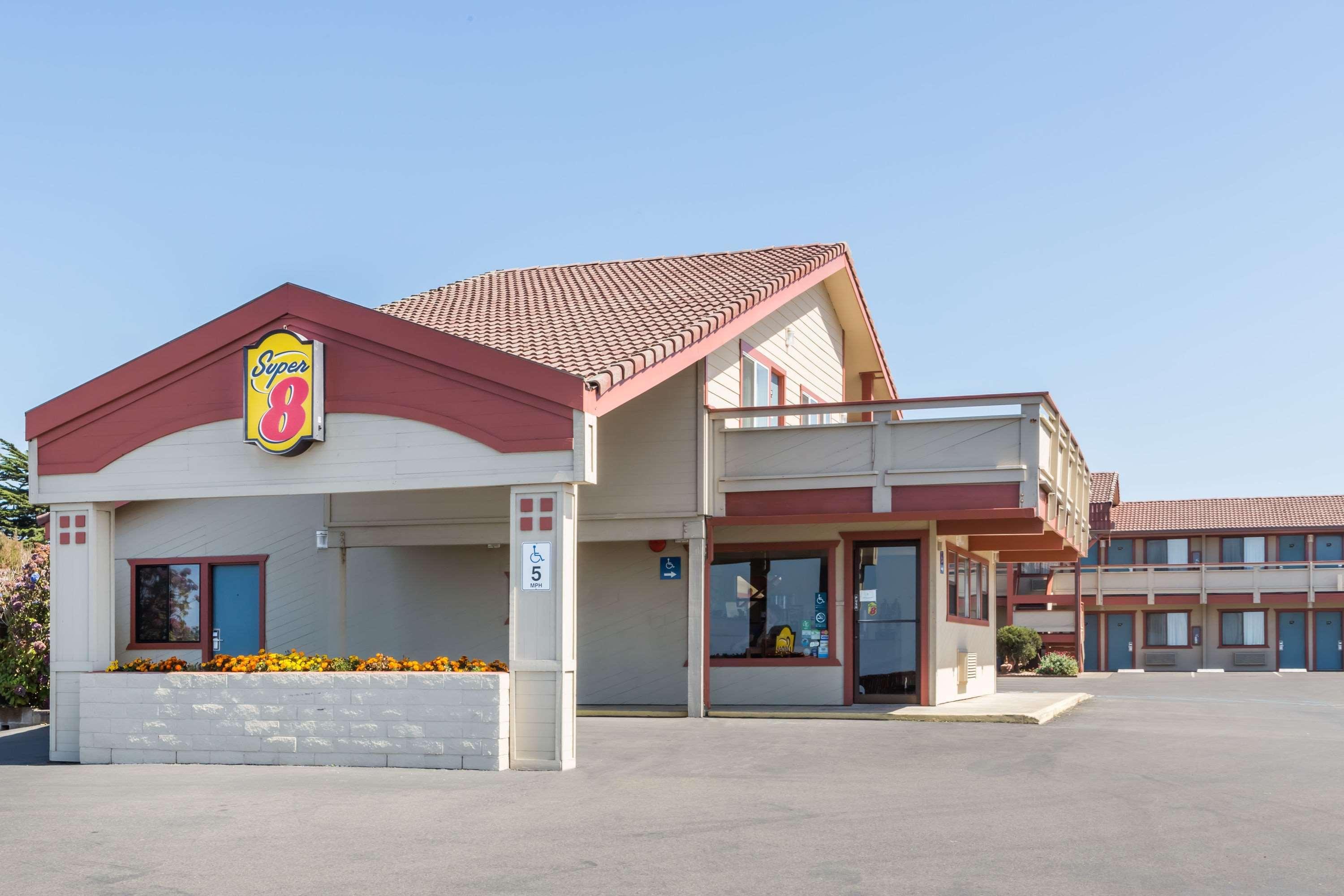 布拉格堡速8酒店 外观 照片