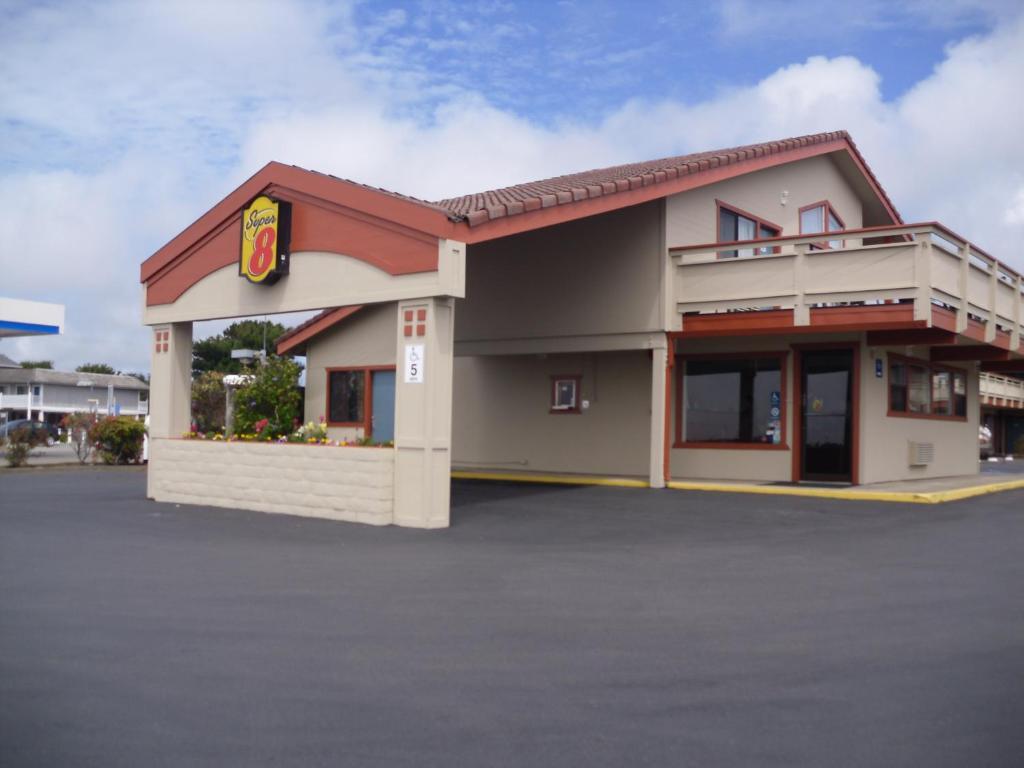 布拉格堡速8酒店 外观 照片
